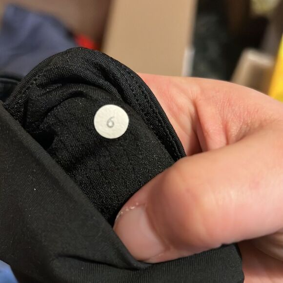 Lululemon black leggings 6 - Picture 4 of 4